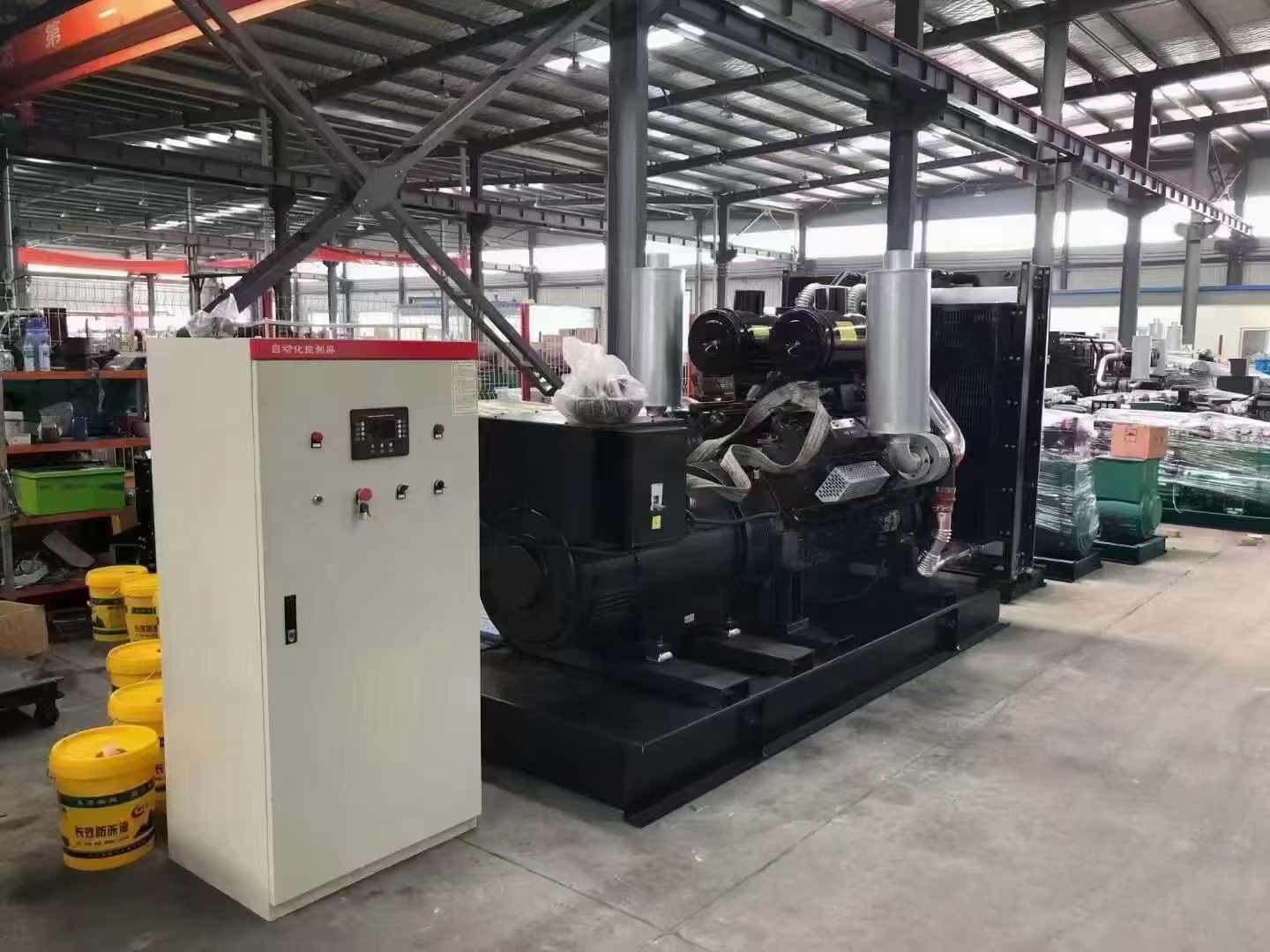 巴音郭楞柴油发电机组负载测试时，若出现异常运行状态应如何处理？